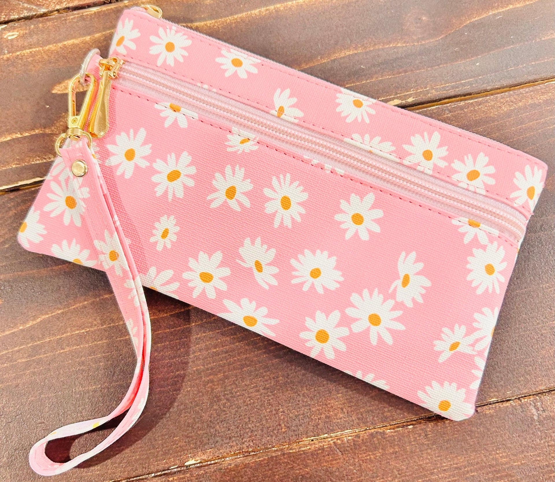 Daisy Wristlet Wallet - Hey Heifer Boutique