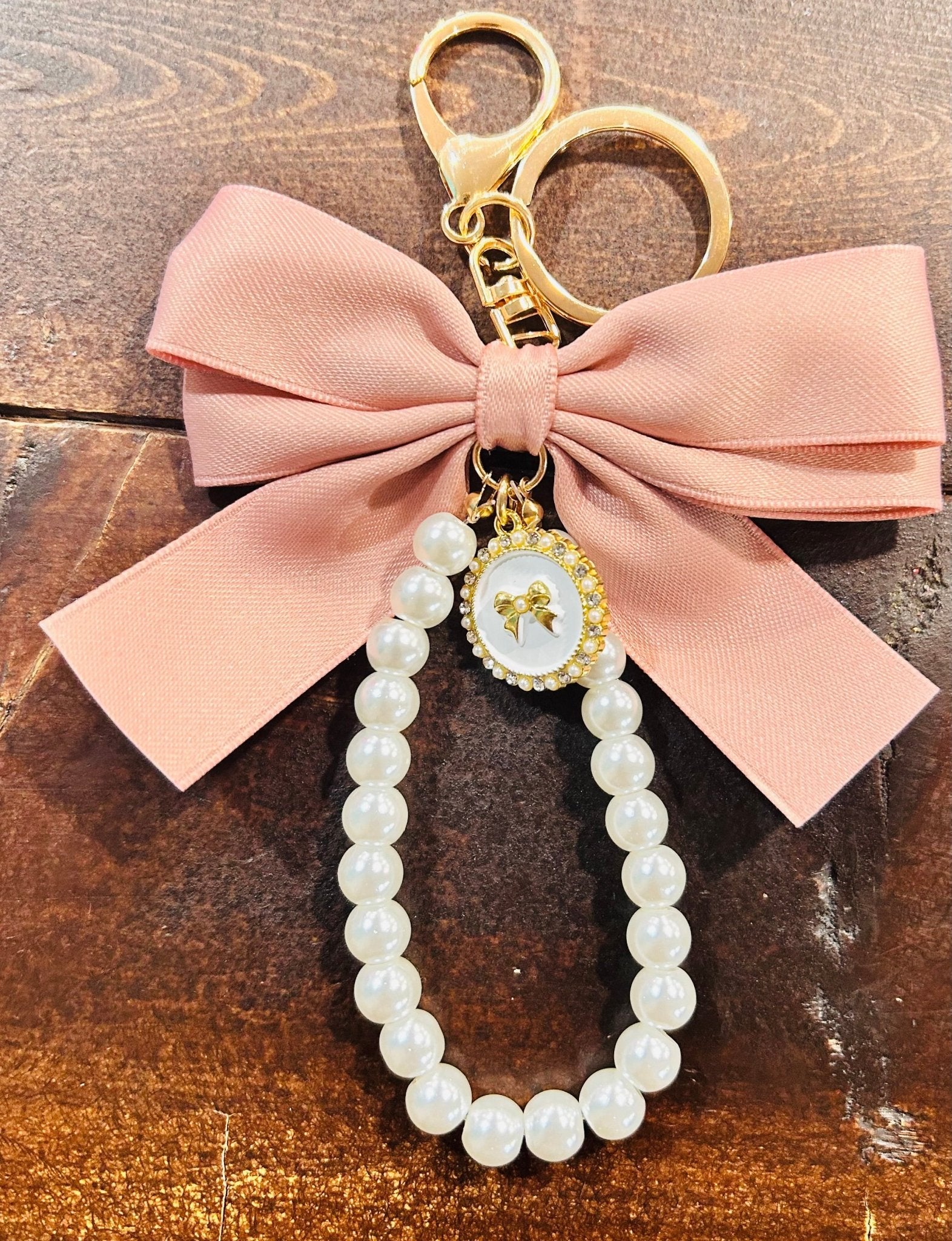 Pearl Bow Keychain - Hey Heifer Boutique